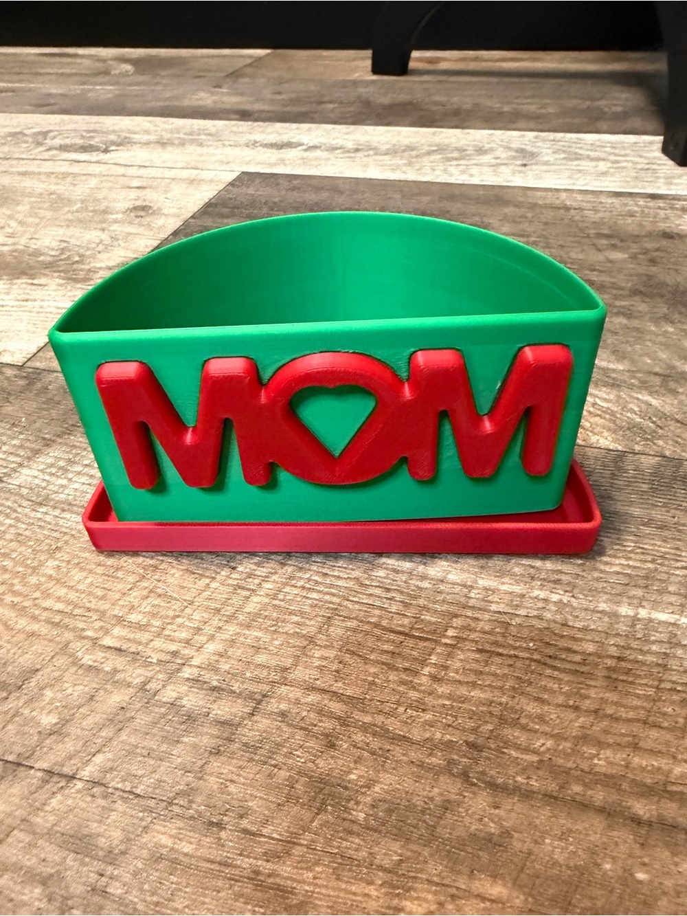 Green and Red 'MOM' Decorative Holder